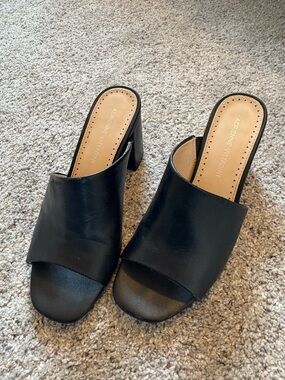 Adrienne Vittadini Black Leather Open-Toe Mule Sandals